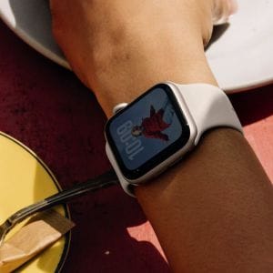 Az Apple eltávolítja az iPhone és Apple Watch közötti Wi-Fi szinkronizálást az EU-ban az iOS 26.2-vel