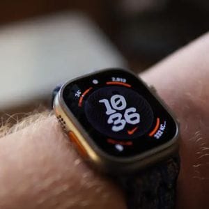 Az Apple Watch Series 10 vérnyomásmérő funkciót hozhat