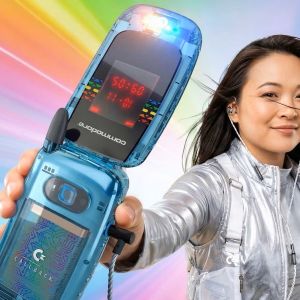 A Commodore visszatér: jön a Callback 8020, a hajlítható telefon, amely a digitális túlterheltség ellen harcol
