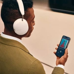 Nézd meg a legjobb fejhallgatókat a telefonodhoz – tudd meg, hogyan javíthatod a hangélményt