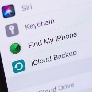 Az iPhone védelem ára: komplett bűnözői iparág épült az Apple feltörhetetlennek hitt rendszerére