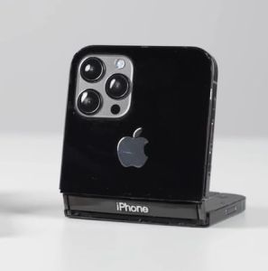 Videón a világ első összecsukható iPhone-ja