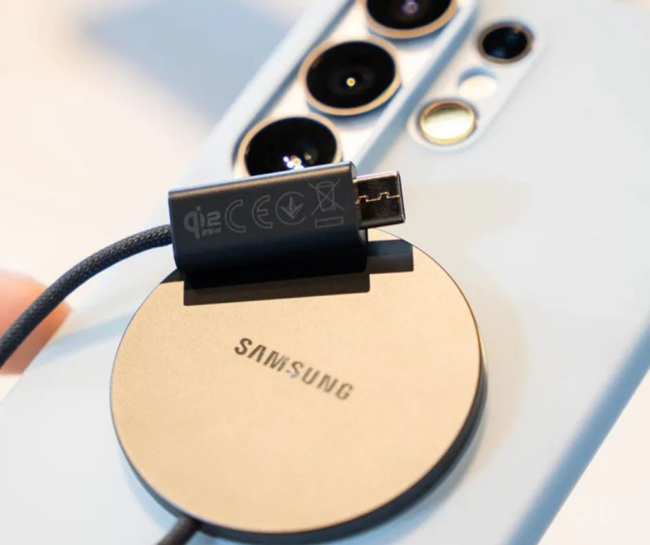 Kínos baki a Samsungnál: papíron gyors, valójában problémás a Galaxy S26 Ultra töltése