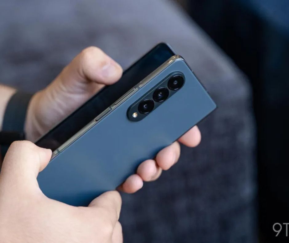 A Samsung túlteljesítette a menetrendet: már a régebbi Galaxy modellek is megkapták az Android 16-os frissítést