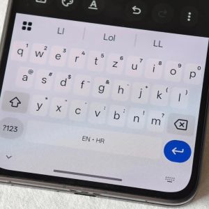 Jelentős újításokra készül a Gboard: érkezik a jelnyelv felismerése és végre kikapcsolható lesz az automatikus szóköz