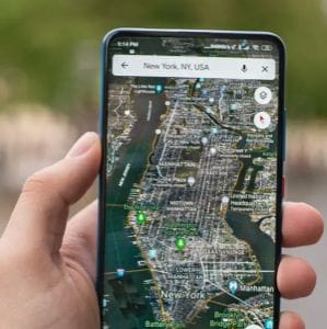 A Google Maps finomítja a felhasználói felületet, hogy kevesebb helyet pazaroljon a képernyőn