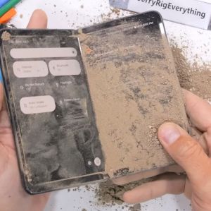A Google Pixel Fold látványosan megbukott JerryRigEverything stressz tesztjén