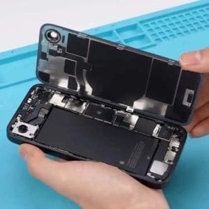 Így néz ki belülről az iPhone 16e (videó)