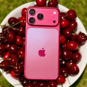 Élőképeken a Dark Cherry színű iPhone 18 Pro Max!
