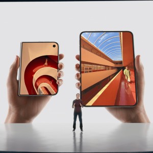 Az Apple hajlítható iPhone-ja itt van: alig látható a gyűrődés, de nem tűnt el teljesen