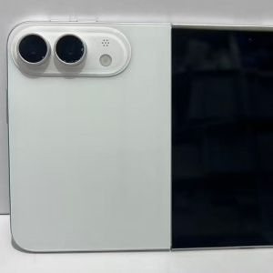 Az Apple hajlítható iPhone-ja még jócskán várat magára