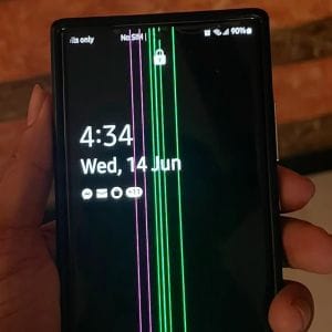 A zöld csíkos Galaxy S21 és S22 mégis ingyen kijelzőcserét kap