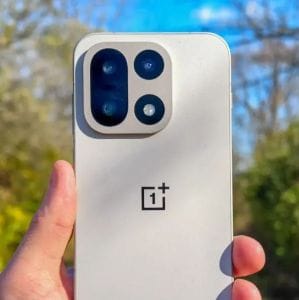 Forró helyzet: túlmelegszik és leáll a OnePlus 15 a legújabb teszteken