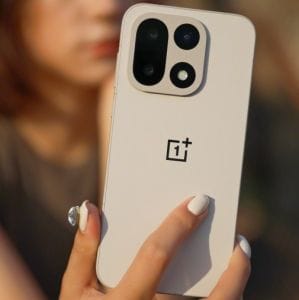 OnePlus 15: brutális teljesítmény és hatalmas akkumulátor