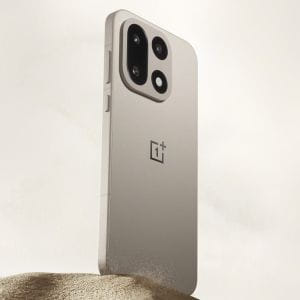 A OnePlus 15 hatalmas akkumulátort kapott, és elképesztően gyorsan tölthető