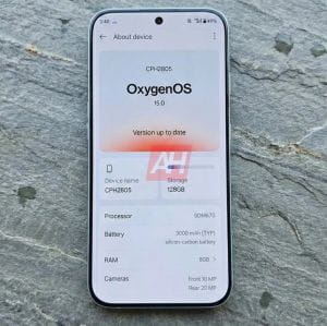 Kiszivárgott fotókon a OnePlus Turbo: ismerős dizájn és brutális akkumulátor