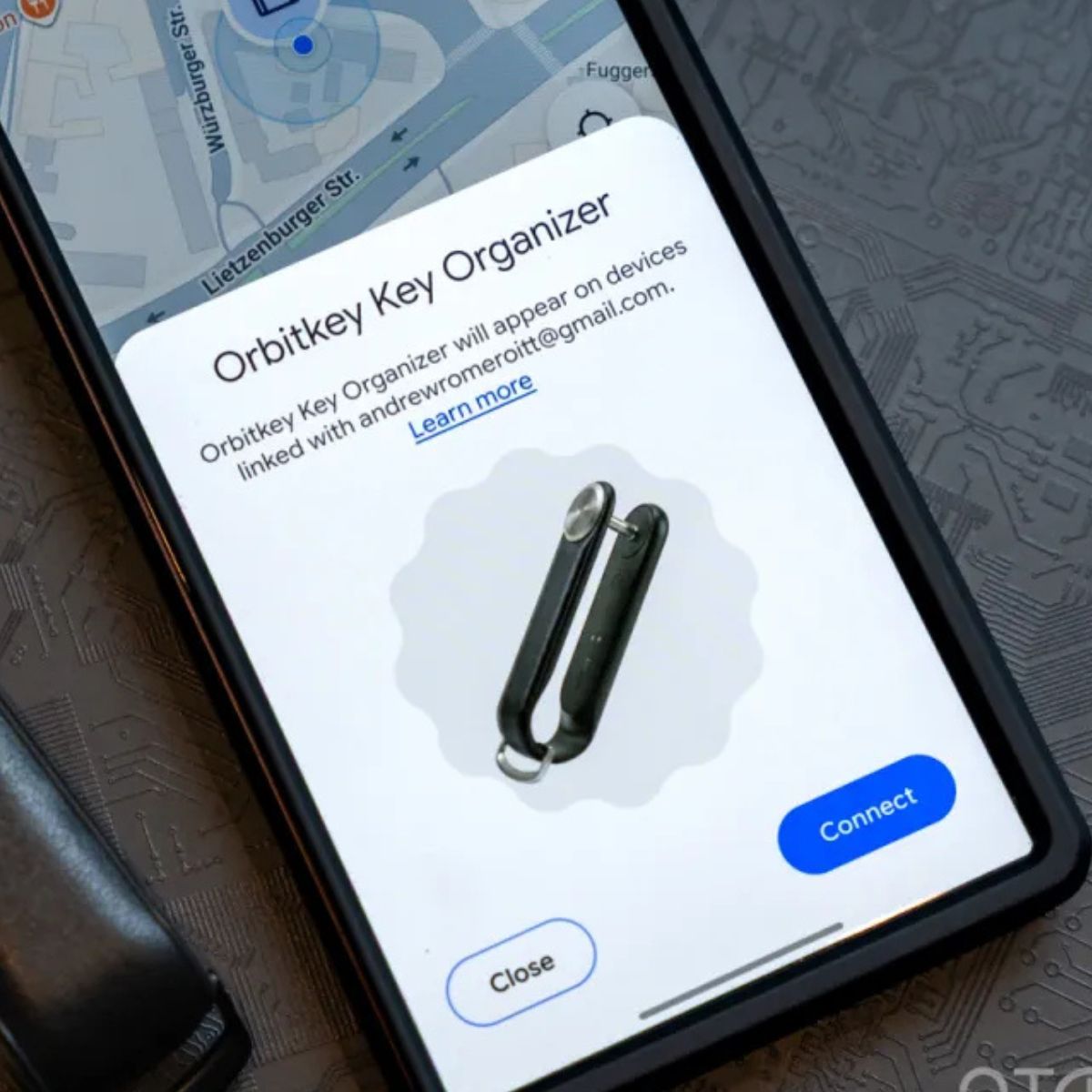 Beépített Google- és Apple-kompatibilis nyomkövetőt kapott az Orbitkey új kulcstartója