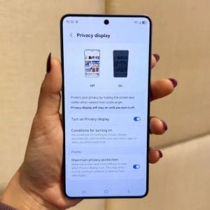 Samsung Galaxy S26 Ultra Privacy Display vs. adatvédelmi fólia: melyik a jobb választás?