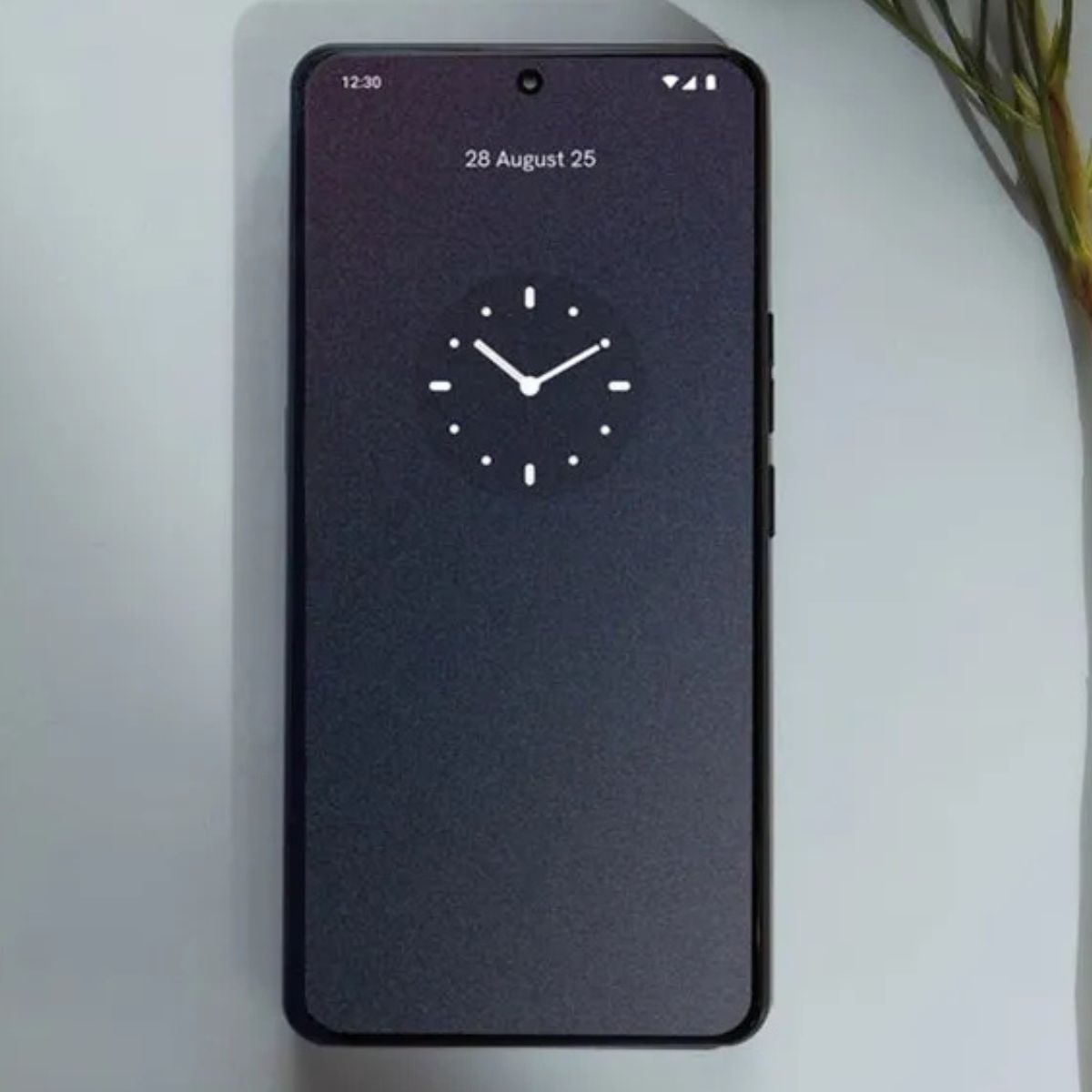 Elég bátor lennél havidíjat fizetni a magánéletedért? Itt a Punkt új mobilja