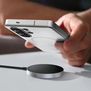 A Samsung Qi2 25W vezeték nélküli töltője elárulja a mágneses Galaxy S26 érkezését