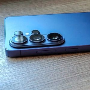 Három kamerára válthat a Galaxy S27 Ultra – meglepő döntésre készülhet a Samsung