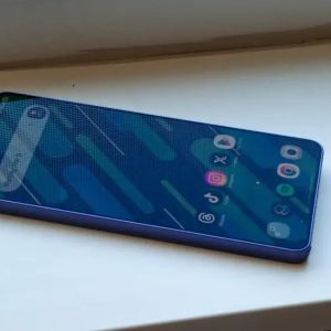 Öngyógyító kijelzőt kaphat a Samsung Galaxy S27 Ultra