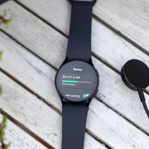 Súlyos merülési gond a Galaxy Watch órákon: a Google Play Services merítheti az akkumulátort
