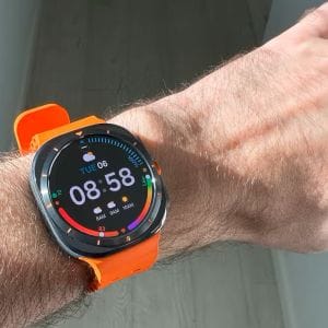 Asphalt 8 fut a Samsung Galaxy Watch Ultra okosórán!