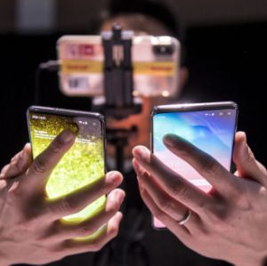 Telefonok millióival van súlyos gond, a Samsungnál a labda