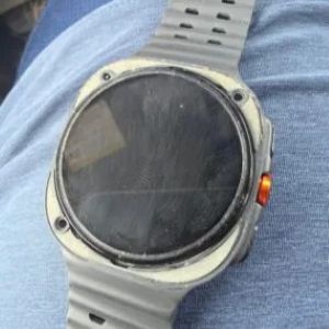 Leesik a Samsung Galaxy Watch Ultra kerete, a javítás pedig egy vagyonba kerülhet