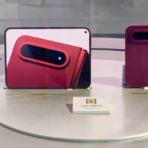 A kínai cég odacsapott a Samsungnak: brutális új hajlítható telefon lett a Xiaomi 18 Fold
