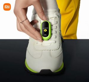 Nyakláncként vagy cipőre tehető lépésszámlálóként is hordható lesz a Xiaomi Band 8