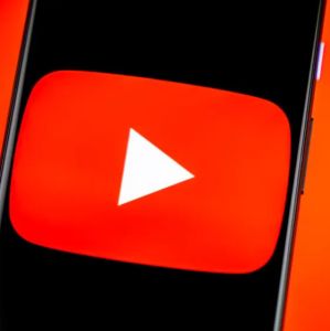 YouTube életkor-ellenőrzés 2025: így dönti el a mesterséges intelligencia, hogy felnőtt vagy-e