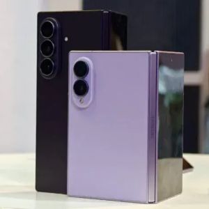 A Galaxy S26 után a Samsung új hajlítható mobiljai is megkapták ezt a hasznos USB-s funkciót