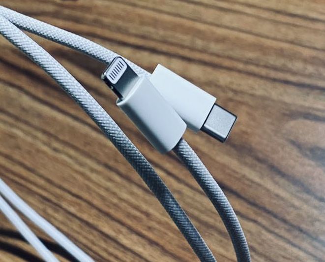 Így néz ki a fonott iPhone 12 kábel