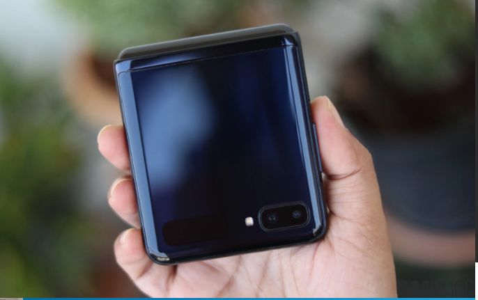 Törik a Z Flip? Fogd meg a söröm!