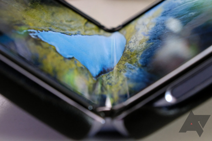 Először fotón a Galaxy Z Fold 2