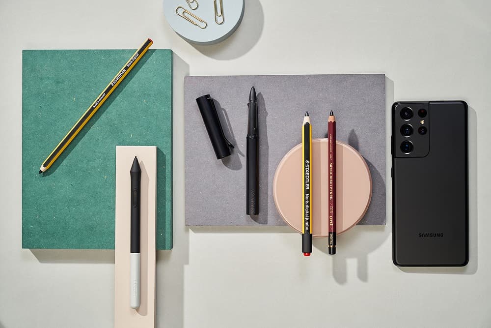 Galaxy S21-gyel tervezi kollekcióját a magyar dizájner