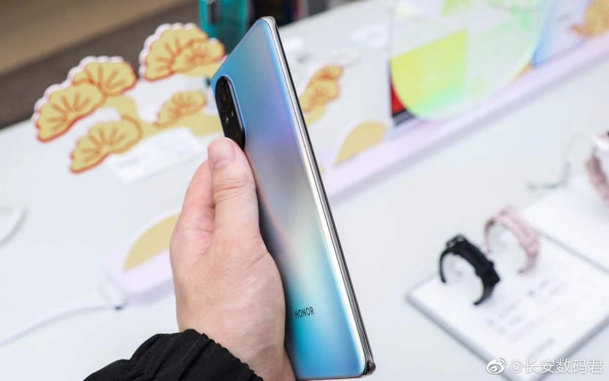 Ismerős a Honor V40 Lite, de miért is?