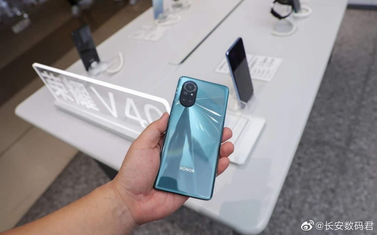 Ismerős a Honor V40 Lite, de miért is?