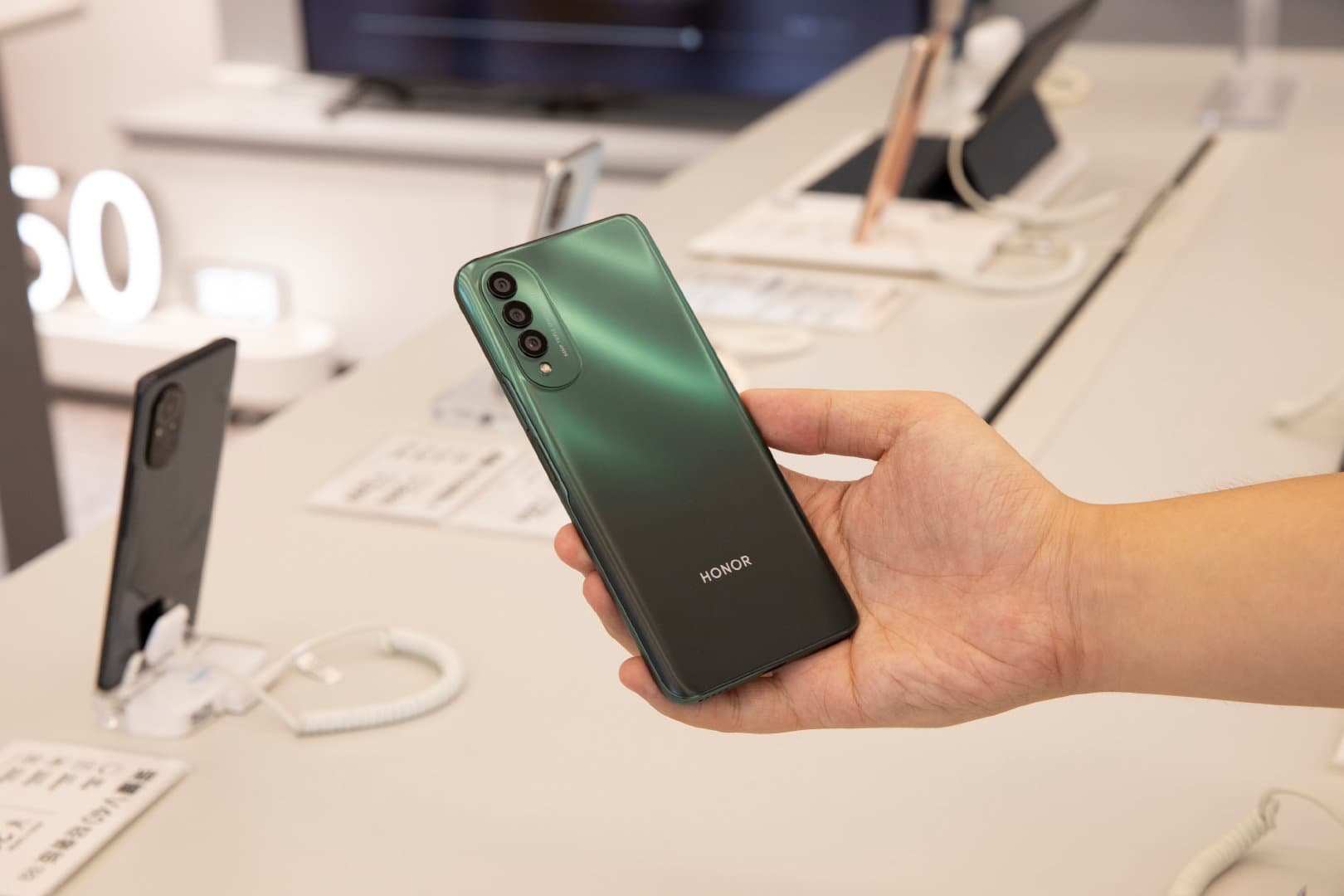 Friss fotókon a Honor megfizethető újdonsága