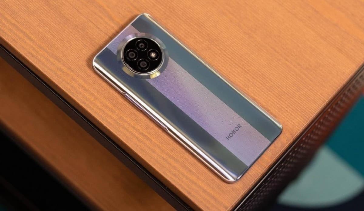 Óriási telefonnal érkezik a Honor