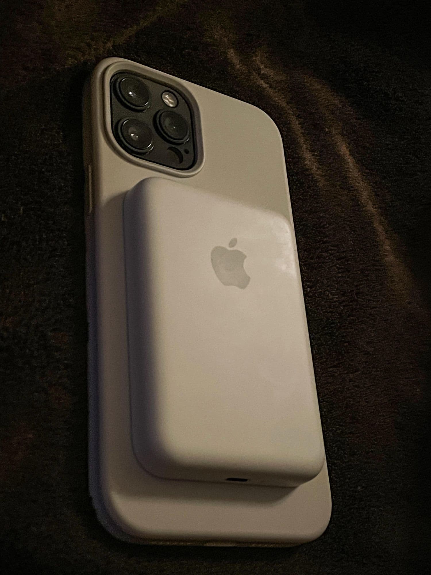 Élőben az iPhone 12 MagSafe (fotókkal)