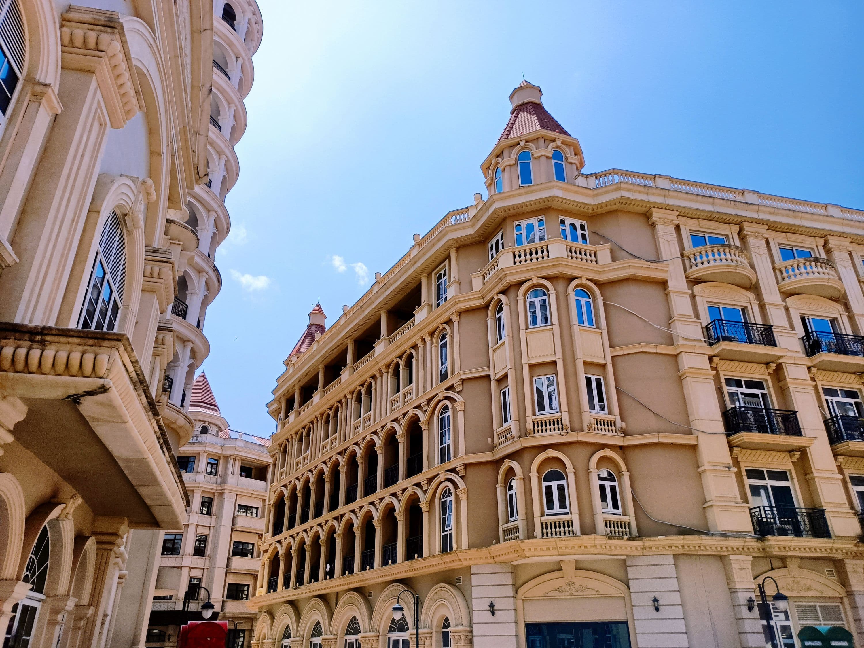 Két olcsó mobillal támad a realme itthon