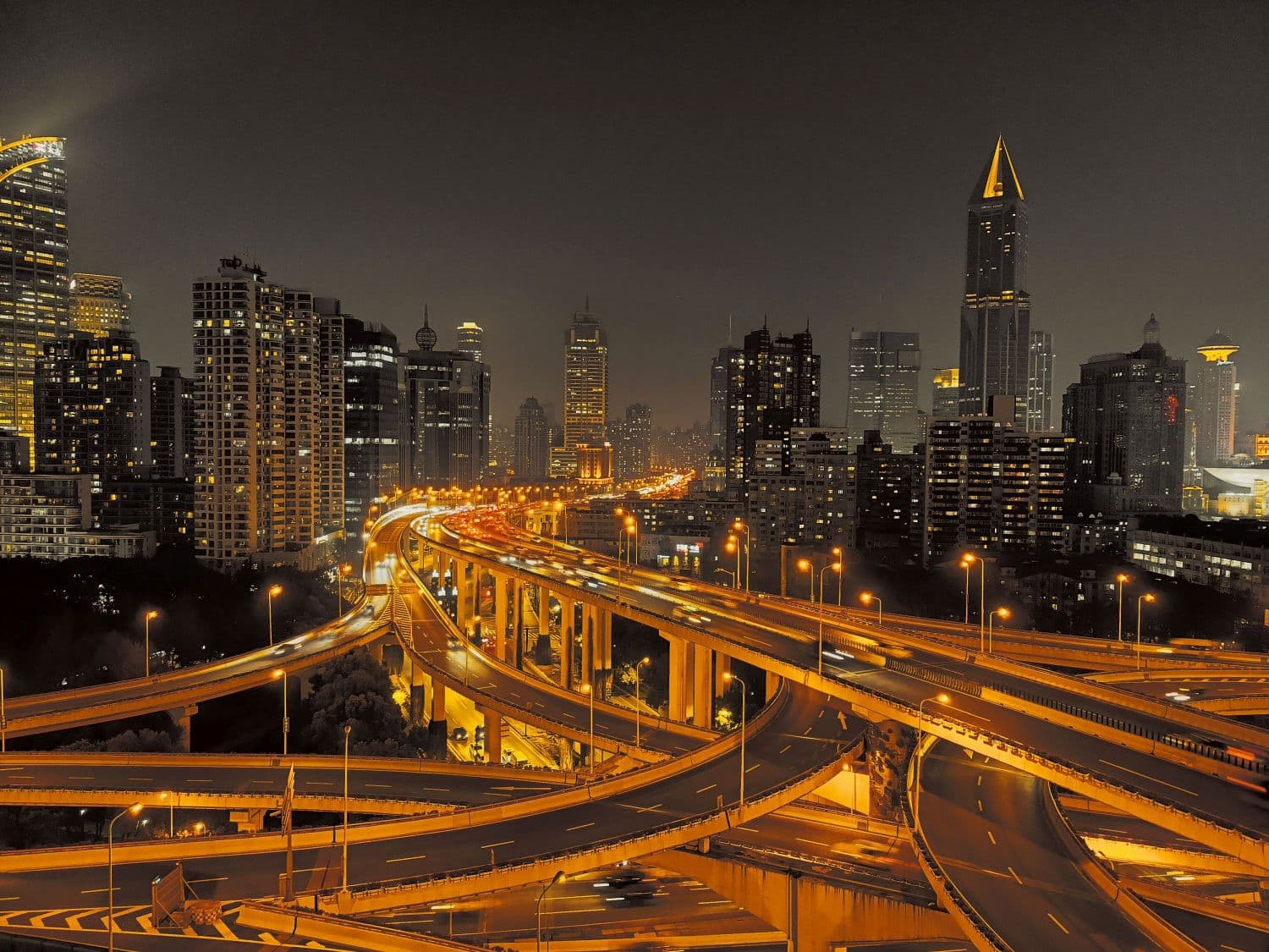 Két olcsó mobillal támad a realme itthon