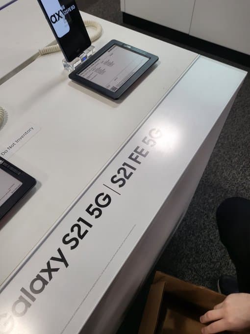 A Galaxy S21 FE megjelent egy boltban