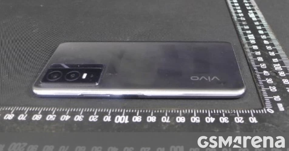 Kiszivárgott a vivo Y76 5G telefon
