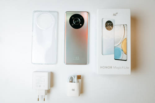 130 ezer forintért kapható a Honor Magic4 Lite