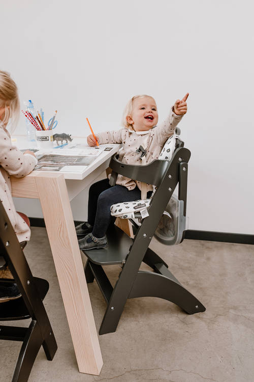 Kényelmes etetőszékben élvezetesebb az étkezés