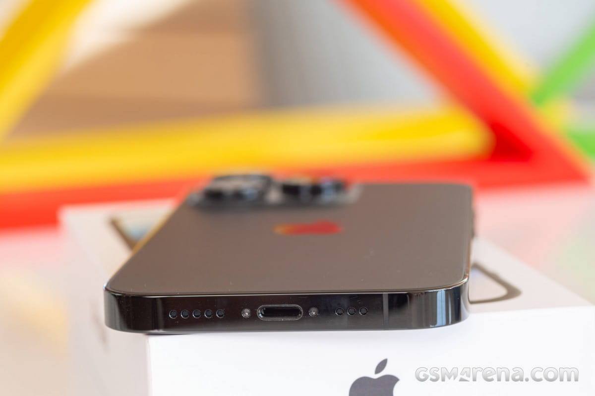 Az iPhone 15-tel az Apple átmenetileg áttér az USB-C-re